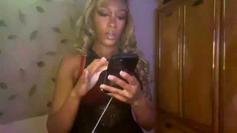 Raye Millian online show from 08.03.26