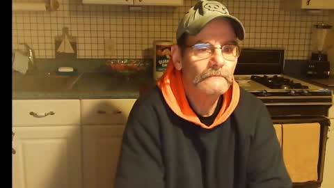 Snapshot of raylene4u2 chatting on 12.25.24 Ray online show from 12.25.24