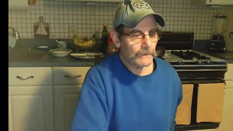 Snapshot of raylene4u2 chatting on 01.14.25 Ray online show from 01.14.25