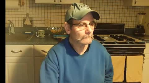 Snapshot of raylene4u2 chatting on 01.18.25 Ray online show from 01.18.25