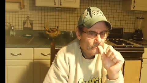 Snapshot of raylene4u2 chatting on 01.24.25 Ray online show from 01.24.25