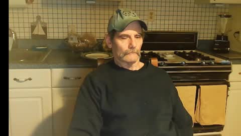 Snapshot of raylene4u2 chatting on 02.10.25 Ray online show from 02.10.25