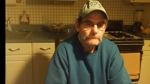 Snapshot of raylene4u2 chatting on 02.13.25 Ray online show from 02.13.25