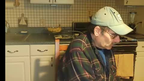 Snapshot of raylene4u2 chatting on 03.12.25 Ray online show from 03.12.25