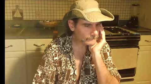 Snapshot of raylene4u2 chatting on 10.06.25 Ray online show from 10.06.25