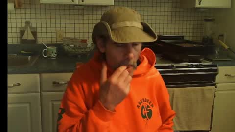 Snapshot of raylene4u2 chatting on 11.05.25 Ray online show from 11.05.25