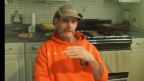 Snapshot of raylene4u2 chatting on 11.17.25 Ray online show from 11.17.25