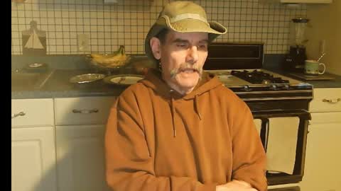 Snapshot of raylene4u2 chatting on 11.26.25 Ray online show from 11.26.25