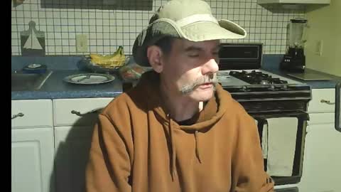 Snapshot of raylene4u2 chatting on 11.27.25 Ray online show from 11.27.25