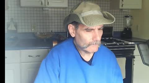 Snapshot of raylene4u2 chatting on 12.01.25 Ray online show from 12.01.25