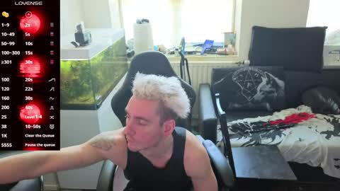 Snapshot of rayzel_white chatting on 05.07.26 Rayzel White online show from 05.07.26