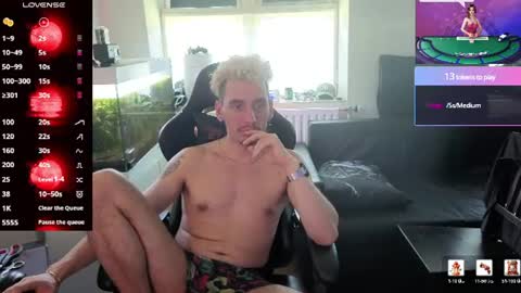 Snapshot of rayzel_white chatting on 06.22.26 Rayzel White online show from 06.22.26