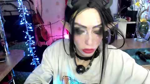 Snapshot of raziel_haze chatting on 12.03.24 Yrriel Strife Candy-Demon Caveboy mr. Cringe online show from 12.03.24