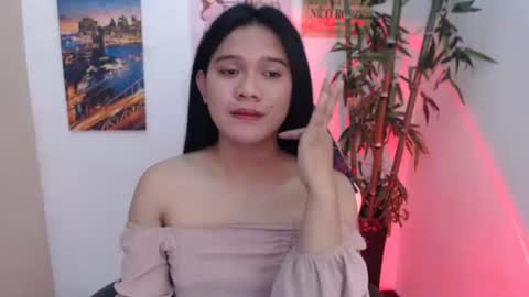 Snapshot of ready2care4youbabe chatting on 11.17.25 Beth online show from 11.17.25