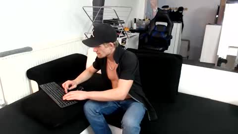 Snapshot of reallyman7 chatting on 03.21.26 Ask me online show from 03.21.26