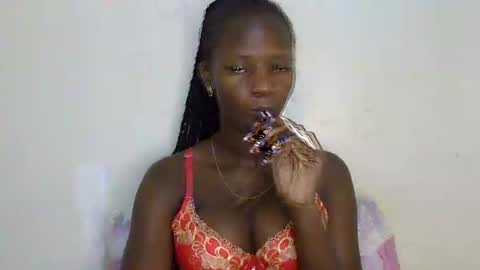 Snapshot of realqueen_ chatting on 03.10.25 queen online show from 03.10.25