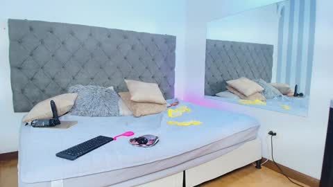 Snapshot of rebeca_cortez1 chatting on 01.16.25 I invite you to my birthday on November 3th online show from 01.16.25