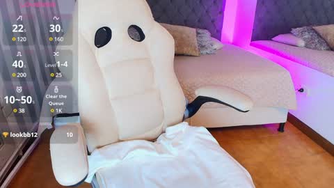 Snapshot of rebeca_cortez1 chatting on 01.24.25 I invite you to my birthday on November 3th online show from 01.24.25