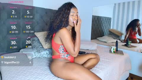 Snapshot of rebeca_cortez1 chatting on 01.25.25 I invite you to my birthday on November 3th online show from 01.25.25