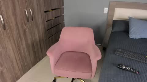 Snapshot of rebeca_cortez1 chatting on 09.13.25 I invite you to my birthday on November 3th online show from 09.13.25