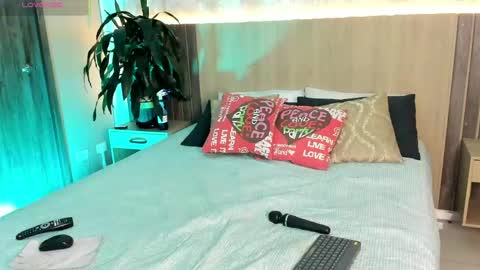 Snapshot of rebeca_cortez1 chatting on 04.23.26 I invite you to my birthday on November 3th online show from 04.23.26