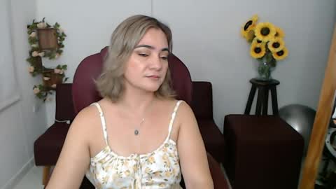Snapshot of rebeca_milf chatting on 05.15.26 REBECA online show from 05.15.26