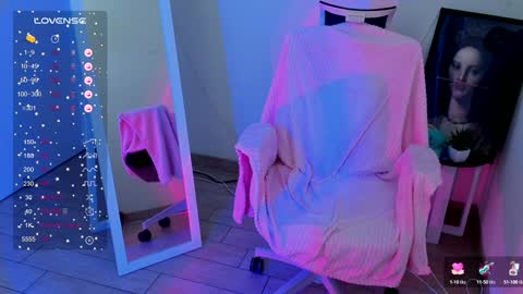 Snapshot of red_bestie_ chatting on 12.07.24 Bestie online show from 12.07.24