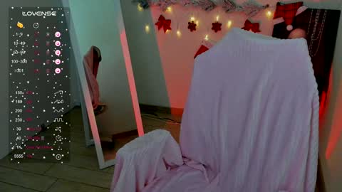 Snapshot of red_bestie_ chatting on 12.14.24 Bestie online show from 12.14.24