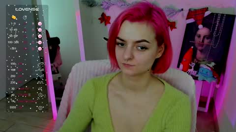 Snapshot of red_bestie_ chatting on 12.23.24 Bestie online show from 12.23.24