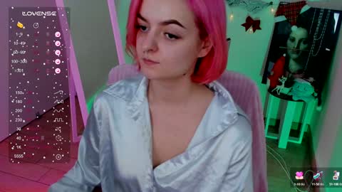 Snapshot of red_bestie_ chatting on 01.01.25 Bestie online show from 01.01.25