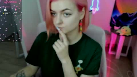 Snapshot of red_bestie_ chatting on 02.16.25 Bestie online show from 02.16.25