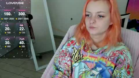 Snapshot of red_bestie_ chatting on 11.10.25 Bestie online show from 11.10.25