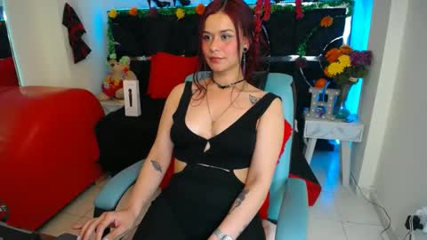 Snapshot of red_moon_1 chatting on 01.08.25 Luna online show from 01.08.25