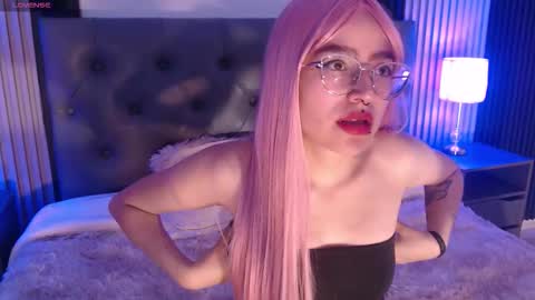 Snapshot of red_velvetbunny chatting on 12.01.25 red_velvetbunny online show from 12.01.25