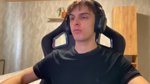 Snapshot of redbullshine chatting on 09.23.25 redbullshine online show from 09.23.25