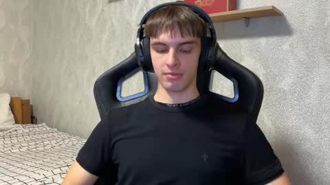 Snapshot of redbullshine chatting on 09.26.25 redbullshine online show from 09.26.25