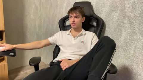 Snapshot of redbullshine chatting on 10.11.25 redbullshine online show from 10.11.25