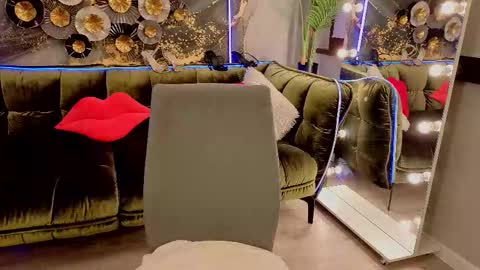 Snapshot of reddoll_ chatting on 09.24.25 Lily online show from 09.24.25