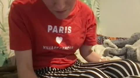 Snapshot of redfoxofficial chatting on 11.20.25 Redfox online show from 11.20.25