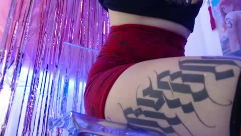 Snapshot of redgirrl_77 chatting on 04.28.26 Mere online show from 04.28.26