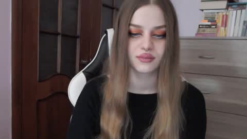 Lily online show from 09.24.25