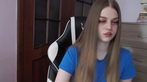 Lily online show from 11.02.25