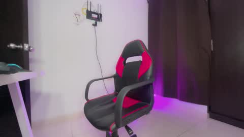 Snapshot of regina_mills_milk chatting on 01.10.26 regina_mills_milk online show from 01.10.26