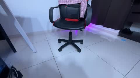 Snapshot of regina_mills_milk chatting on 01.15.26 regina_mills_milk online show from 01.15.26