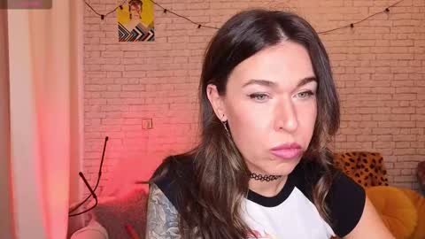 Snapshot of reginahawkinss chatting on 11.04.25 ReginaHawkinss online show from 11.04.25