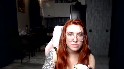 Snapshot of reginasmilee chatting on 03.12.26 Regina online show from 03.12.26