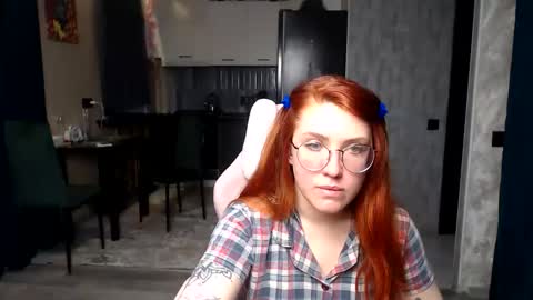 Snapshot of reginasmilee chatting on 03.17.26 Regina online show from 03.17.26