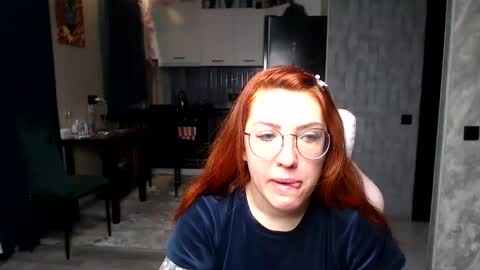 Snapshot of reginasmilee chatting on 03.18.26 Regina online show from 03.18.26