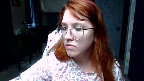 Snapshot of reginasmilee chatting on 03.21.26 Regina online show from 03.21.26