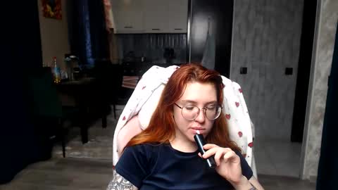 Snapshot of reginasmilee chatting on 03.26.26 Regina online show from 03.26.26